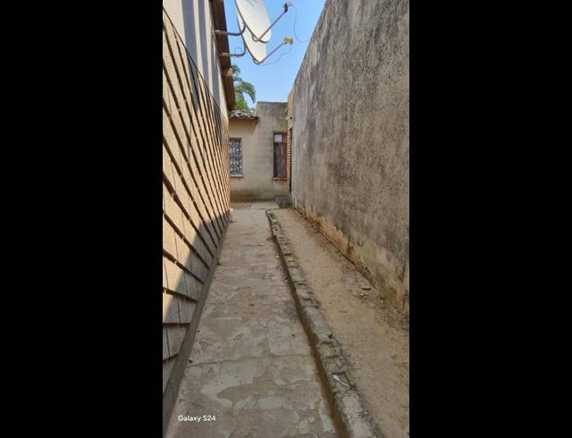 12 BEDROOM HOUSE FOR SALE IN TEMBISA